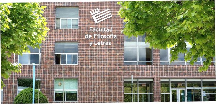 Archivo - Fachada de la Facultad de Filosofía y Letras de la Universidad de León (ULE) en una imagen de archivo.