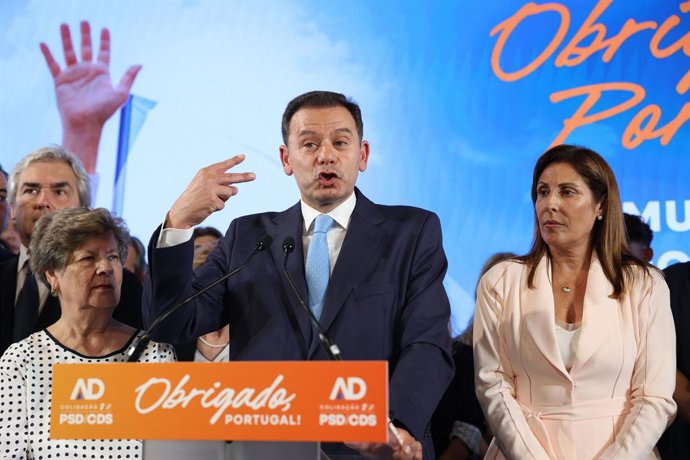 El líder de la coalició Alianza Democrática (AD) i president del Partit Socialdemòcrata (PSD), Luis Montenegro, intervé després de guanyar les eleccions legislatives del 18M, a 18 de maig del 2025, a Lisboa (Portugal). 