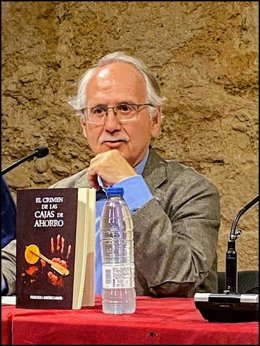 Martínez Carrión presenta su último libro.