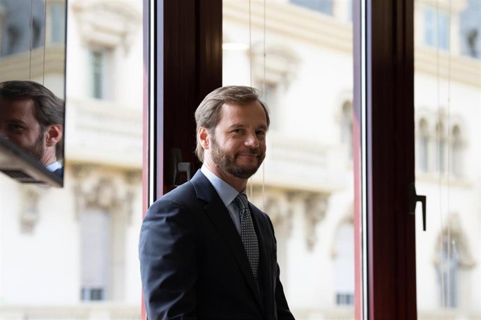 Archivo - El CEO de Almirall, Carlos Gallardo, posa tras una rueda de prensa tras la Junta General de Accionistas, a 5 de mayo de 2023, en Barcelona, Catalunya (Espanya)