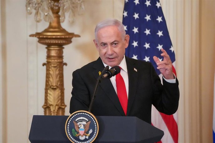 Archivo - El primer ministro de Israel, Benjamin Netanyahu, durante una rueda de prensa en la Casa Blanca junto al presidente de Estados Unidos, Donald Trump (archivo)
