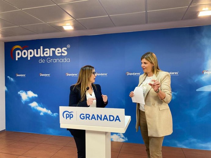 De izquierda a derecha en la imagen la diputada en Cortes Lourdes Ramírez y la senadora Inmaculada Hernández, del PP