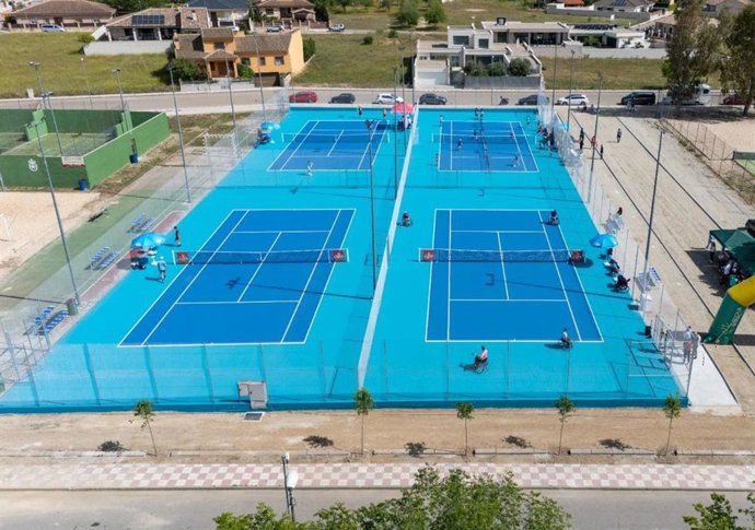 Sonseca inaugura sus nuevas pistas de tenis de San Gregorio