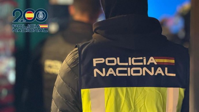Archivo - Agente de Policía Nacional