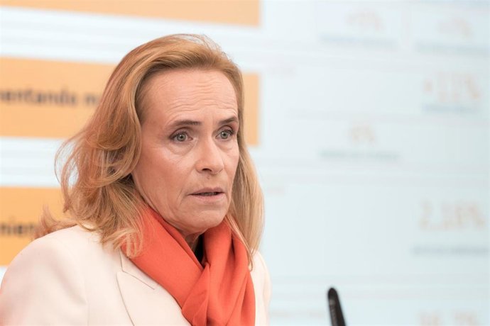 La consejera delegada de Bankinter, Gloria Ortiz, durante una rueda de prensa para presentar los resultados obtenidos por Bankinter durante el primer trimestre de 2025, en la sede del grupo, a 24 de abril de 2025, en Madrid (España). 