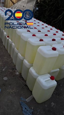Garrafas con gasolina para el narcotráfico intervenidas en El Puerto.