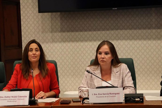 La consellera de Educación y FP de la Generalitat, Esther Niubó, este lunes en la Comisión de Educación y FP del Parlament
