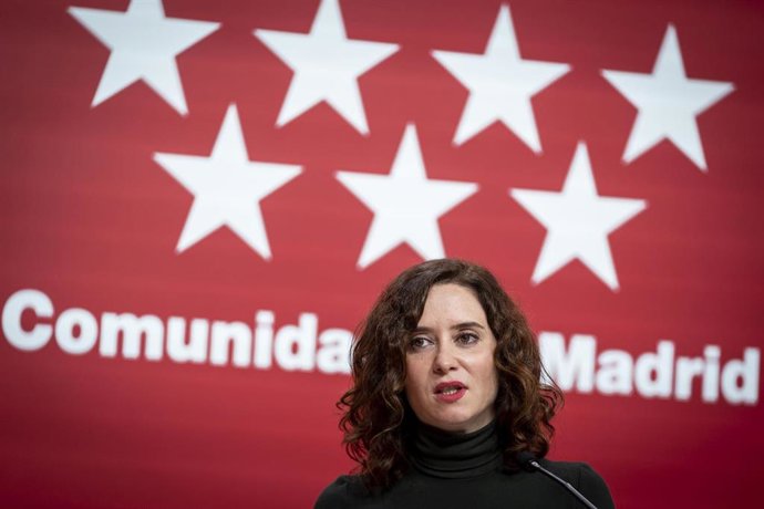 Archivo - La presidenta de la Comunidad de Madrid, Isabel Díaz Ayuso, interviene durante la firma de un protocolo general de políticas públicas, en la Real Casa de Correos