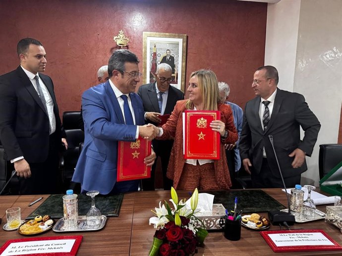 La alcaldesa de Granada, Marifrán Carazo, ha participado en la formalización del acuerdo
