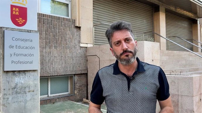 Imagen dell diputado regional de Podemos, Víctor Egío