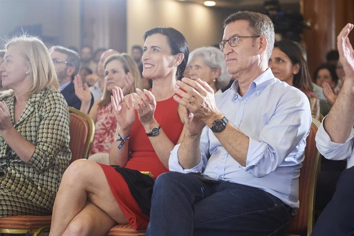 Archivo - Imagen de archivo.- El presidente del PP, Alberto Núñez Feijóo, y la alcaldesa de Santander, Gema Igual, durante la Junta Directiva regional del partido, en el Hotel Bahía de Santander, a 14 de junio de 2023, en Santander.