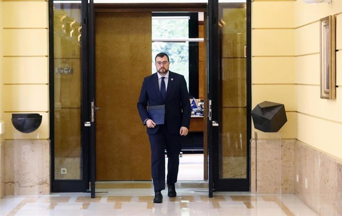 EL presidente del Principado de Asturias, Adrián Barbón, al término de la reunión del consejo de Gobierno.