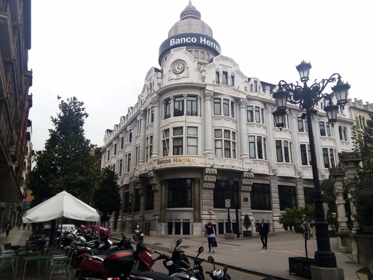 Asturias envía al Ministerio una carta con su rechazo a la OPA del BBVA al Sabadell