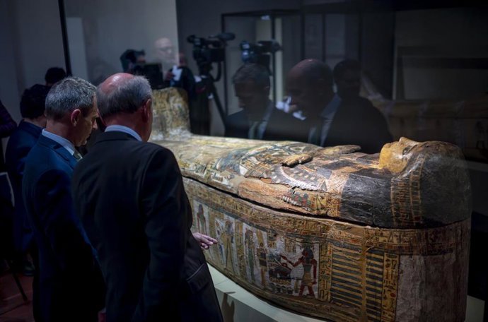Archivo - Ataúd egipcio de la sacerdotisa y música de Amón tras su restauración, en el Museo Arqueológico Nacional (MAN), a 26 de septiembre de 2024, en Madrid (España). Asociación de Amigos del MAN y Fundación Iberdrola han colaborado en la restauración,