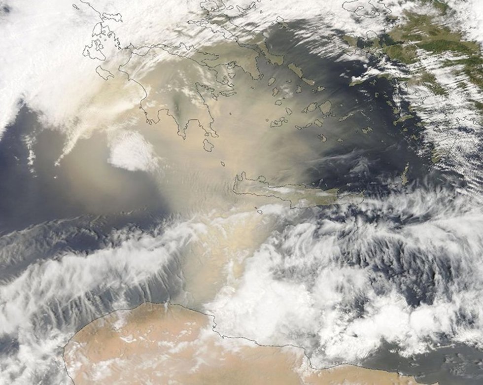 Una tormenta de polvo en el Mediterráneo, imagen del día de la NASA