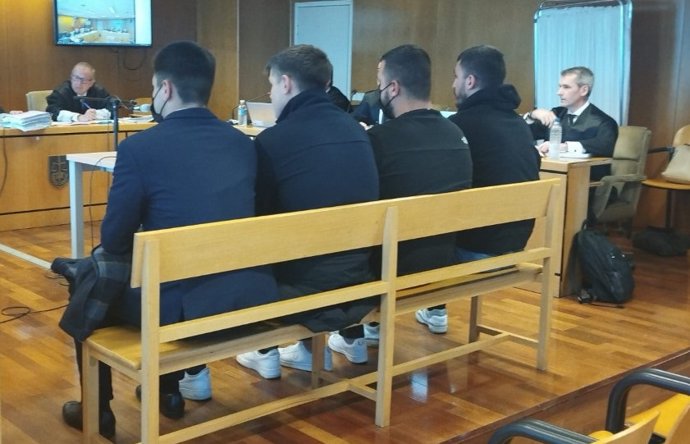 Juicio contra los ultras que colgaron un muñeco de Vinicius en la M-11