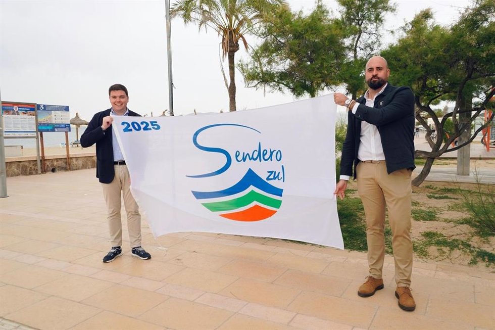 El teniente de alcalde y regidor de Medio Natual, Entornos Saludables, Mercados e Innovación, Lloren Bauzá, en el acto de izado de la bandera del Sendero Azul.