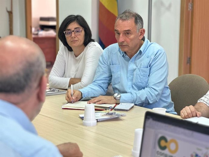 Enrique Santiago, durante su reunión con Faecta.