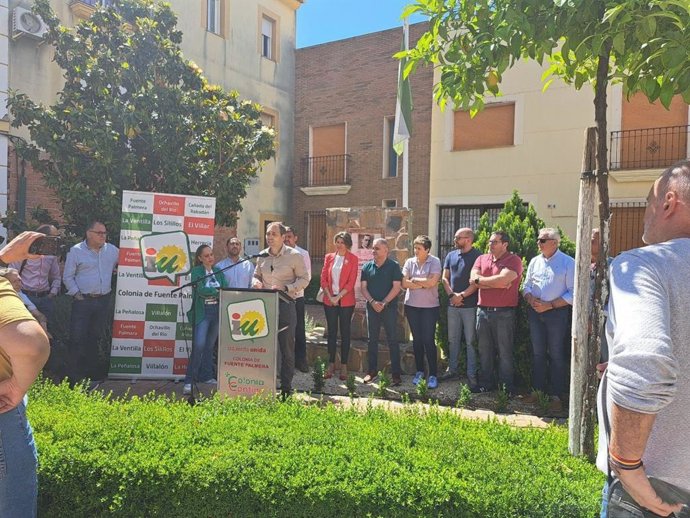 El coordinador general de IU Andalucía, Toni Valero, interviene en la presentación de un manifiesto municipalista en Fuente Palmera (Córdoba).