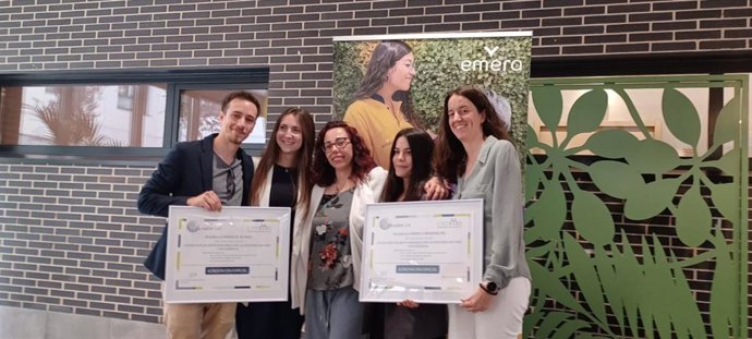 Los residencias Emera El Álamo y Emera Carabanchel han recibido la certificación por su atención especializada a las personas con demencia