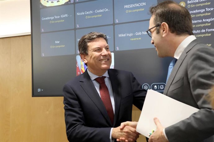 El consejero de Economía y Hacienda y portavoz, Carlos Fernández Carriedo, junto al ministro de Economía, Carlos Cuerpo, en el Consejo Interterritorial de Internacionalización.