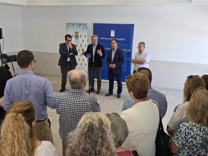 Inauguración del nuevo espacio para mayores en el Centro de la Tercera Edad de La Mojonera (Almería).