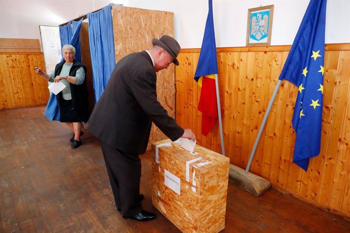 PERSANI, May 18, 2025  -- A man votes during the runoff of Romania's presidential election in Persani, Romania, May 18, 2025. Romanian voters started casting ballots on Sunday in a decisive presidential runoff which pits George Simion, leader of the Allia
