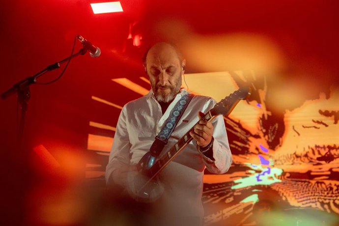 Archivo - El grupo Los Planetas, durante su último concierto en La Riviera, a 13 de noviembre de 2024, en Madrid (España). 