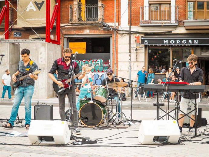Grupo actuando en el pasado Día de la Música de Valladolid.