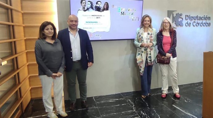 Gabriel Duque y Auxiliadora Moreno (centro), en la presentación del ciclo 'Cine en La Merced'.