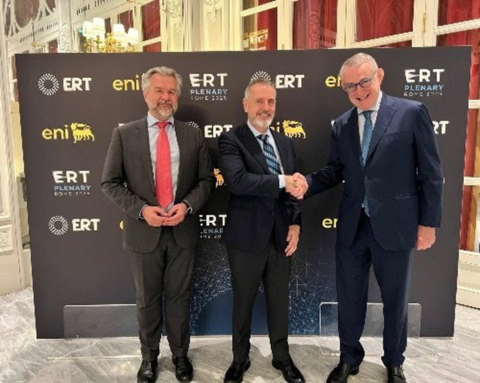 De izquierda a derecha: el secretario general de la ERT, Anthony Gooch, el presidente de Telefónica, Marc Murtra, y el presidente de la ERT, Jean-Franois van Boxmeer