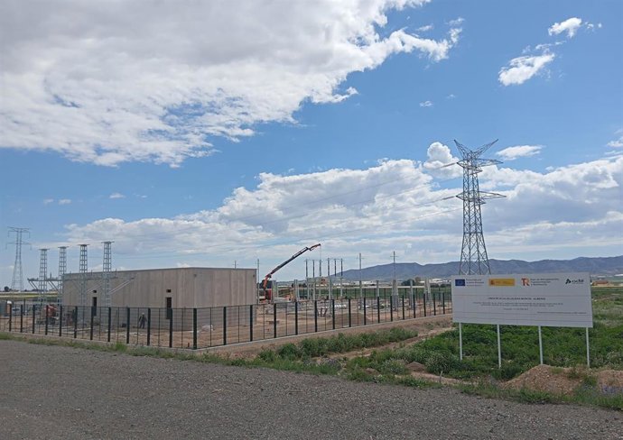 Construcción de la subestación eléctrica que alimentará la catenaria de la Línea de Alta Velocidad Murcia-Almería en el tramo entre Murcia y Lorca, a la altura de Totana.