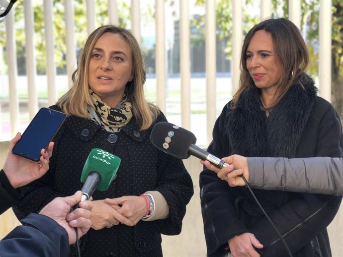 Archivo - La alcaldesa de Granada, Marifrán Carazo, y la consejera de Fomento, Rocío Díaz, en imagen de archivo