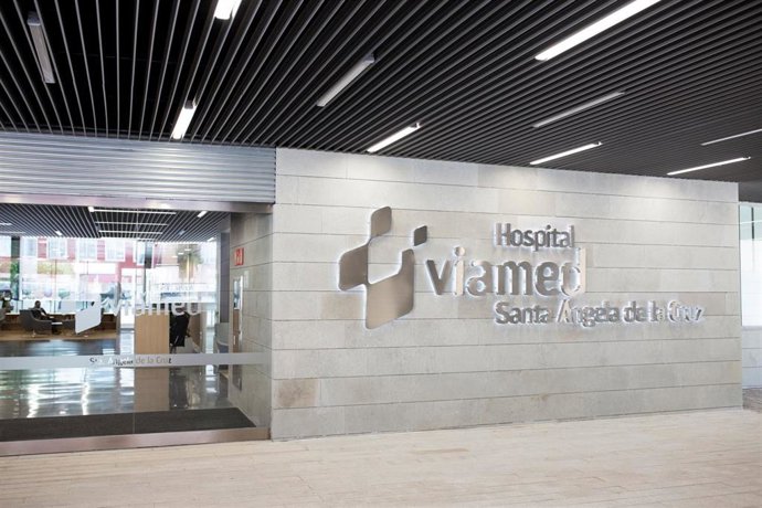 Exterior del centro hospitalario Viamed Santa Ángela de la Cruz.