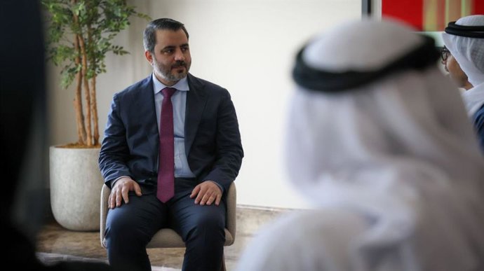 Archivo - Arquivo - O ministro das Relações Exteriores da Síria, Asaad al Shaibani, durante visita oficial à capital dos Emirados Árabes Unidos, Abu Dhabi (arquivo).