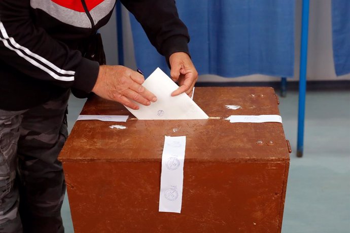 FAGARAS, May 18, 2025  -- A man votes during the runoff of Romania's presidential election in Fagaras, central Romania, May 18, 2025. Romanian voters started casting ballots on Sunday in a decisive presidential runoff which pits George Simion, leader of t