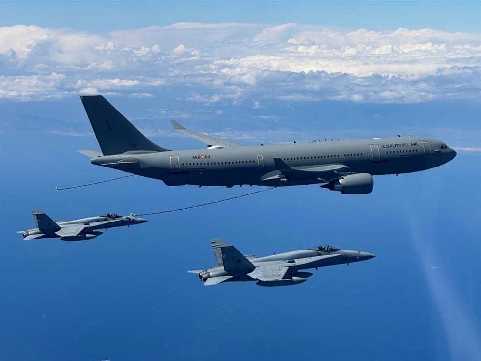 Tres F-18 del Ala 46 realizan su primer reabastecimiento en vuelo con el nuevo A330 MRTT del Ejército del Aire y del Espacio