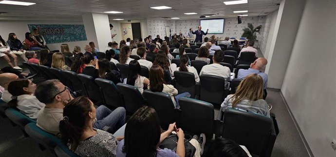 El encargado de impartir esta formación ha sido el doctor José Antonio Trujillo, miembro del Servicio de Cirugía General y de Aparato Digestivo del Hospital, vicepresidente del Colegio de Médicos de Málaga, Máster en Inteligencia Artificial en Sanidad.