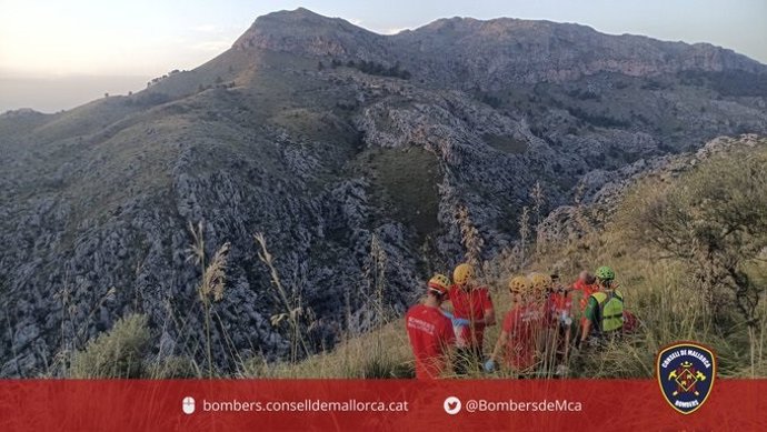 Efectivos de Bomberos de Mallorca, durante un rescate.