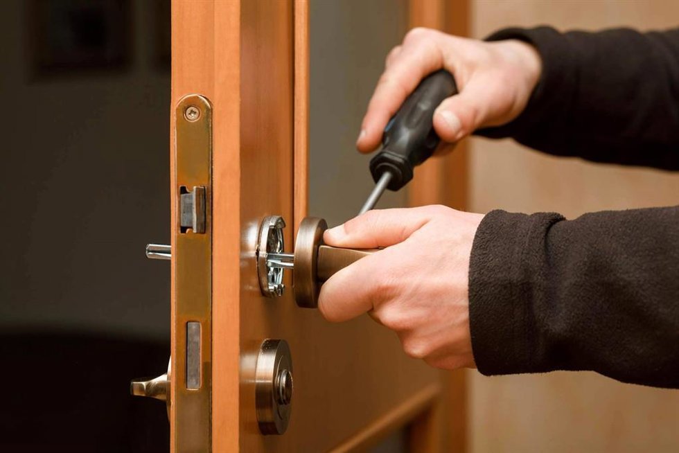 Soluciones González amplía su cobertura con cerrajeros 24 horas en Alicante y Benidorm
