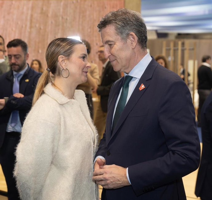 Archivo - La presidenta del Gobierno de Baleares, Marga Prohens y el presidente del Partido Popular, Alberto Núñez Feijóo. 