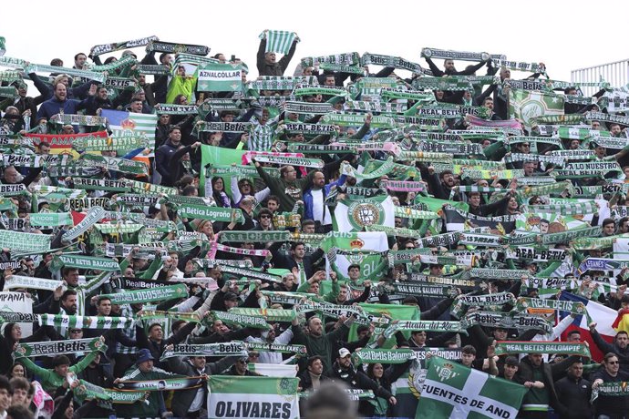 Archivo - Fans of Real Betis are seen during the Spanish league, LaLiga EA Sports, football match played between CD Leganes and Real Betis Balompie at Butarque stadium on March 16, 2025, in Leganes, Spain.
