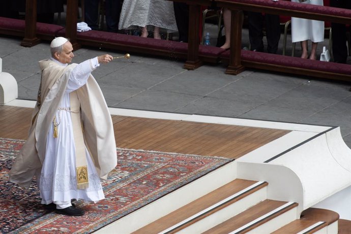 Vatican, VATICAN: NO LIBRI** Italy, Rome,Vatican  2025/5/18  Pope Leo XIV leads a Holy mass for the beginning of his pontificate, in St Peter's square in The Vatican , Photograph by ANDREA COLARIETI    / Catholic Press Photo