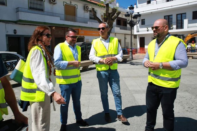 Javier Bello y Andrés Clavijo visitando obras PFEA en Paterna.