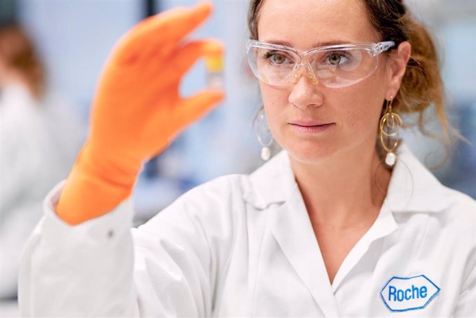 Roche impulsa 300 nuevos ensayos clínicos en España en el último año