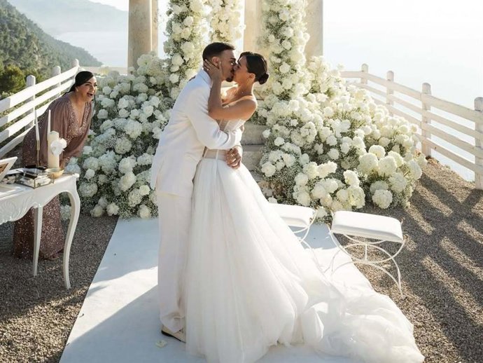 Rels B se casa con la influencer Nicole Betancur