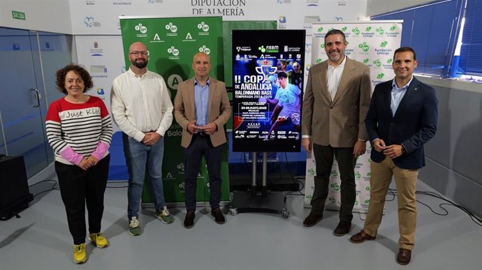 Presentación de la II Copa de Andalucía de Balonmano Base 2024-2025 en el Pabellón Moisés Ruiz de Almería.