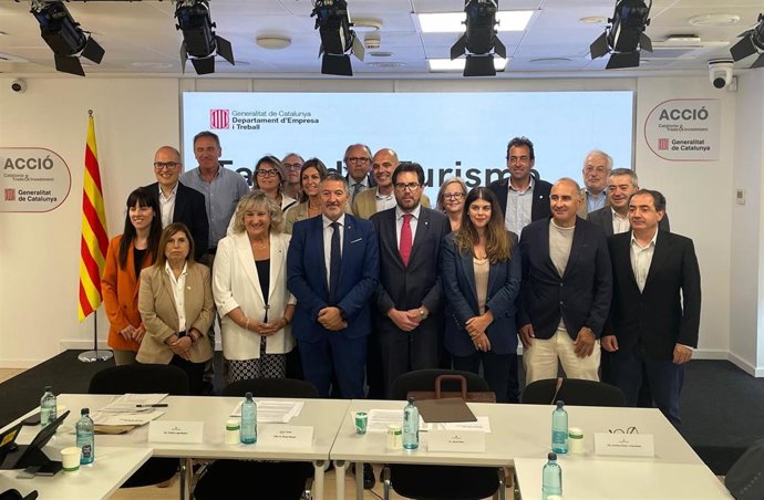Reunión de reactivación del Consell de la Taula del Turisme de Catalunya, con el conseller de Empresa y Trabajo, Miquel Sàmper, y la directora general de Turismo, Cristina Lagé