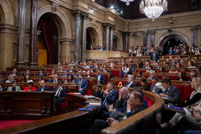 El pleno del Parlament de Catalunya durante una sesión de control al presidente de la Generalitat de Catalunya, en el Parlament, a 7 de mayo de 2025