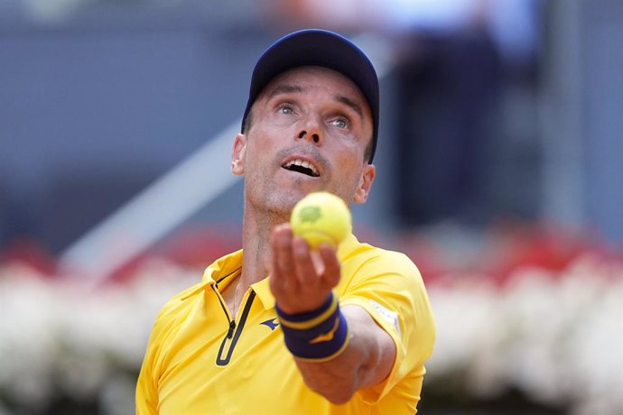 Roberto Bautista Agut of Spain in action against Alexander Zverev of Germany during the Mutua Madrid Open 2025, ATP Masters 1000 and WTA 1000 tennis tournament, celebrated at Caja Magica on April 25, 2025 in Madrid, Spain.